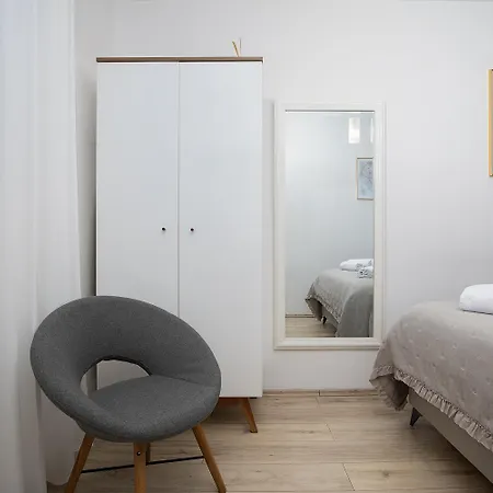 Elegant Apartment Next To Arena Póla Kültér fotó