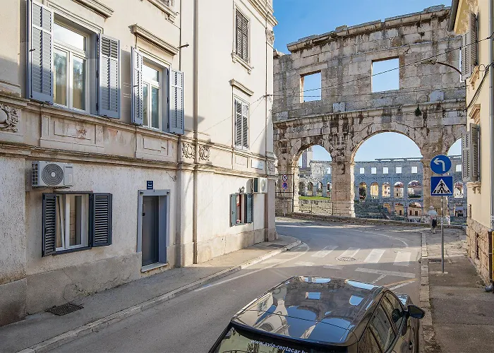Elegant Apartment Next To Arena